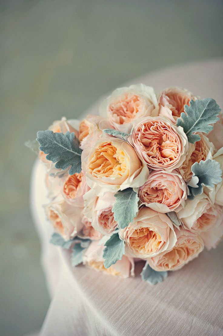 Santorini-weddings-bridal bouquet