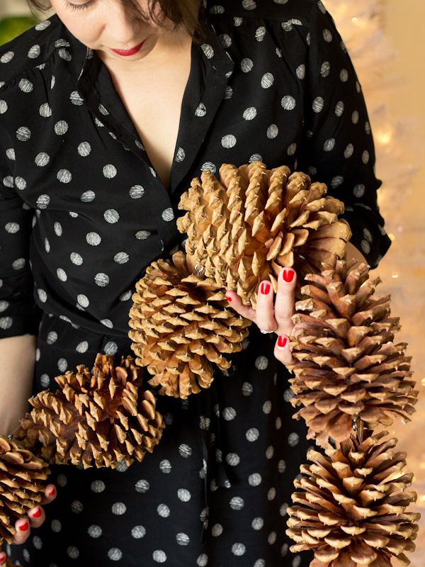 DIY Christmas decor-pinecones 