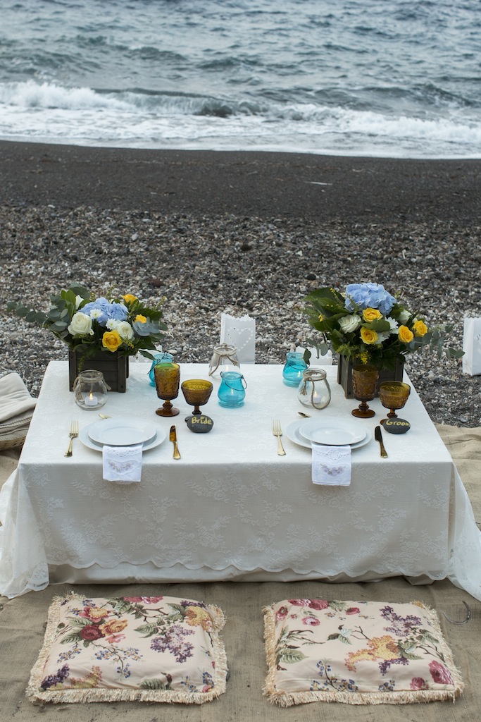 Bohemian beach wedding in Santorini-beach picnic